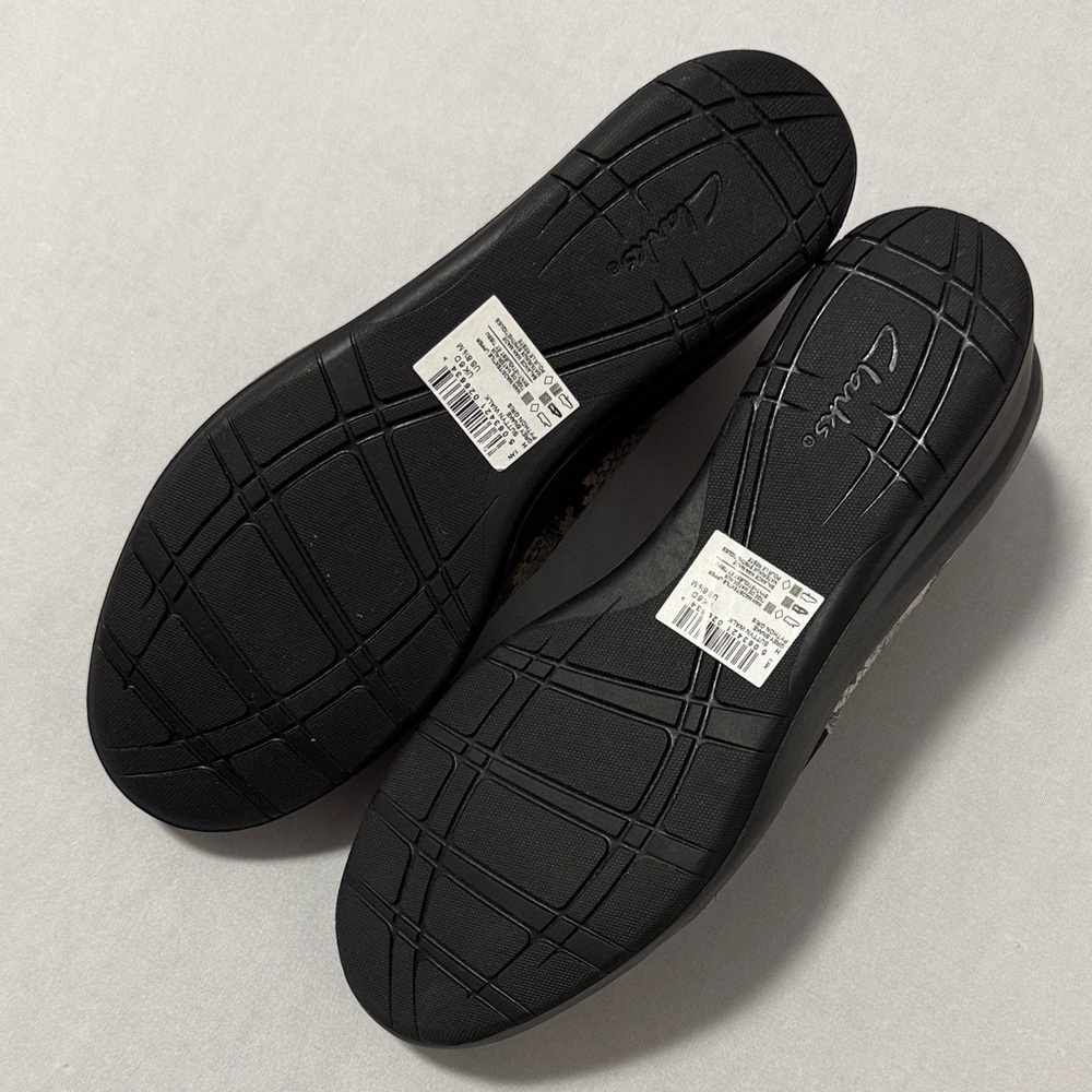 Clarks Black and Grey Snake Print Wedge Loafers New/No Box Size 8.5 - Picture 5 of 7